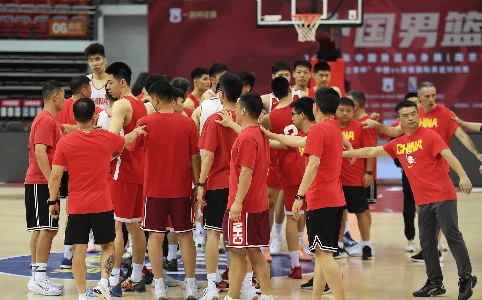 关于里程碑夜深圳男篮遗憾出局，CBA常规赛赛前刷纪录，信心回归，更衣室氛围转暖的信息