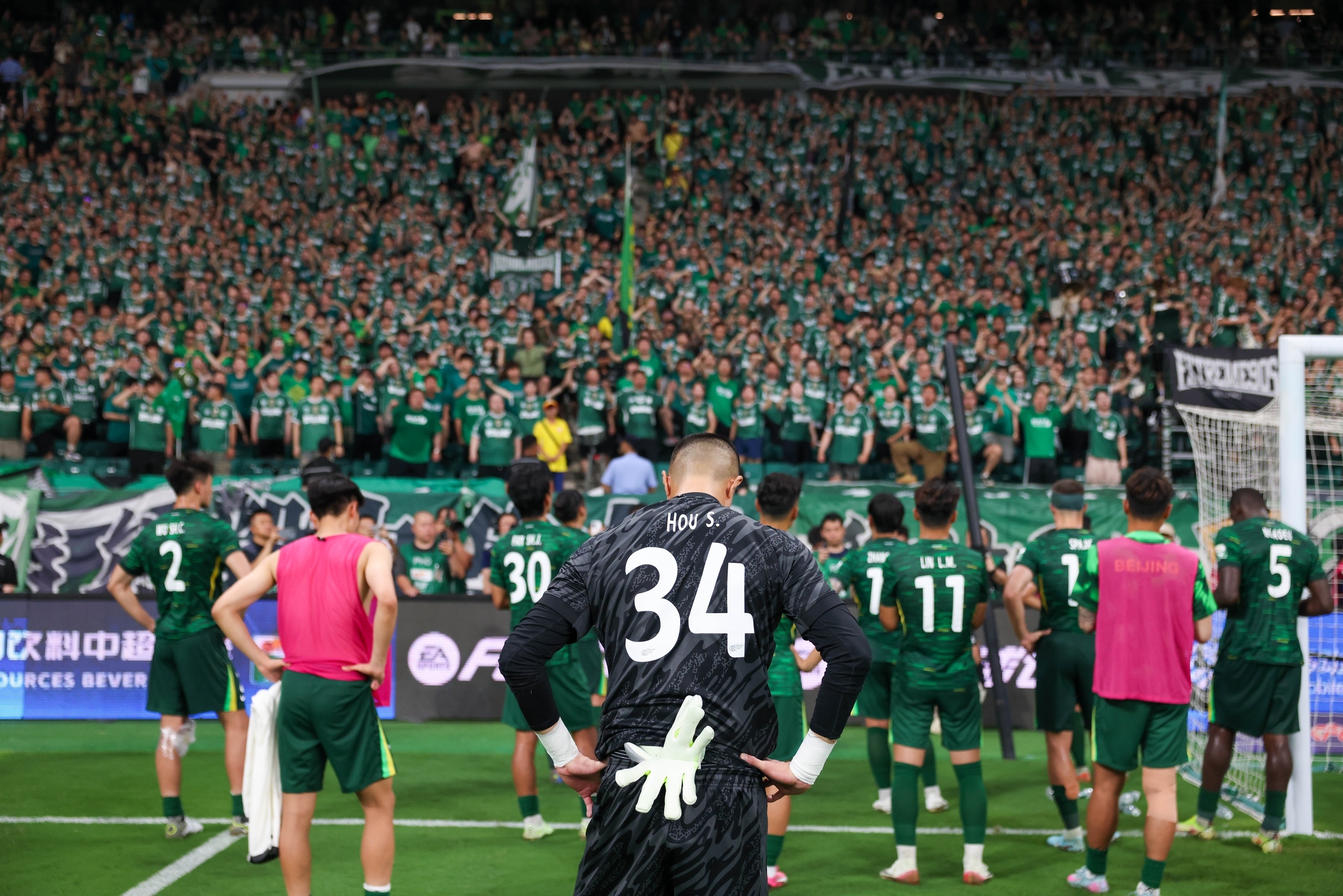 国际比赛日荷甲焦点战，北京首钢官宣签约，震撼外界，年轻球员得到机会的简单介绍