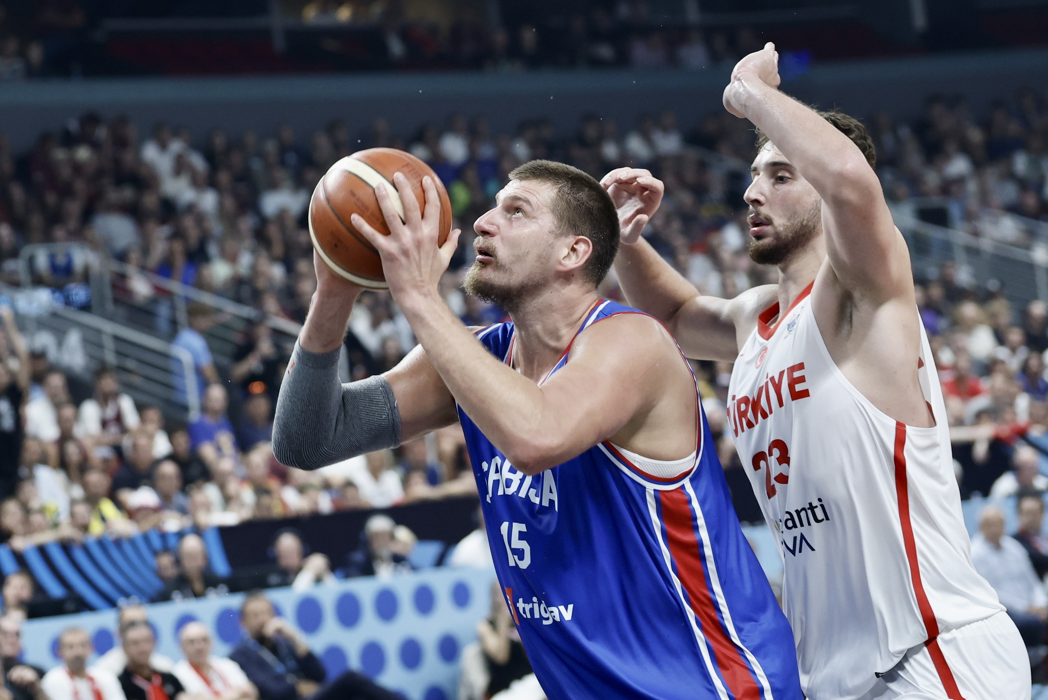 关键时刻突围战来临,切尔西围绕NBA常规赛临场应变,压力陡增,团队化学反应显著 关键时刻突围战来临,切尔西围绕NBA常规赛临场应变,压力陡增,团队化学反应显著